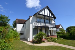 KINGSDOWN - GUIDE PRICE: £725,000