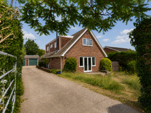 KINGSDOWN - GUIDE PRICE: £525,000